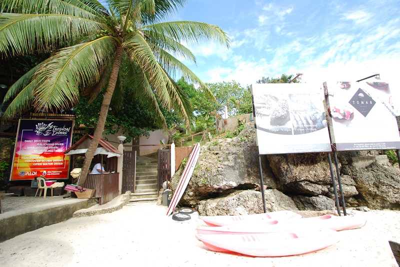ロケーションはパングラオ島で一番人気のアロナビーチエリア