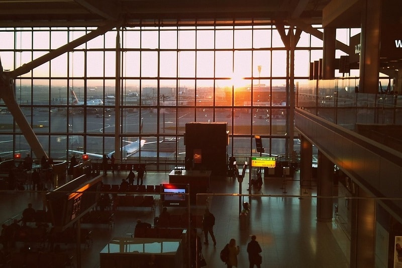 航空券予約の際のパスポートの名前は 旧姓や外国人配偶者の場合は ツナグ旅