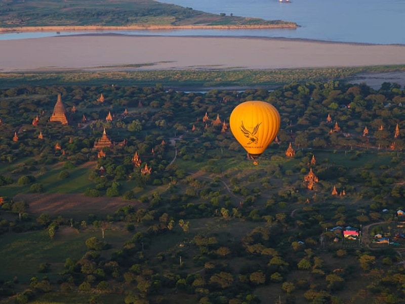 バガン 観光 気球