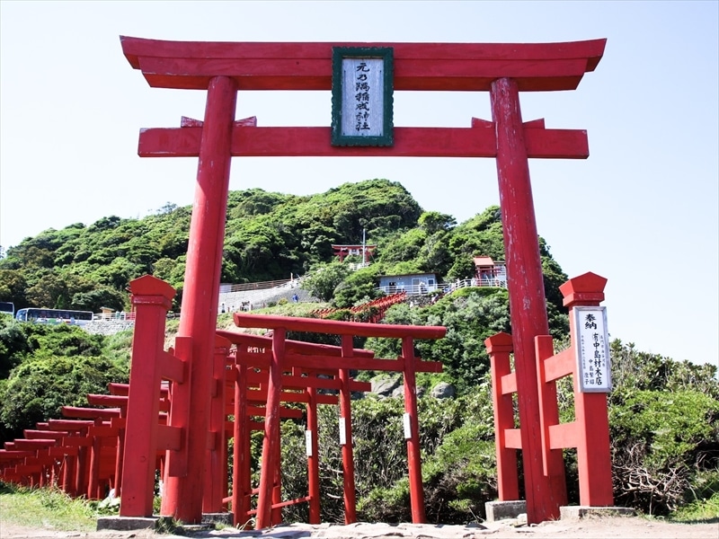 山口県の人気観光地で赤い鳥居がいっぱいある神社はどこ？